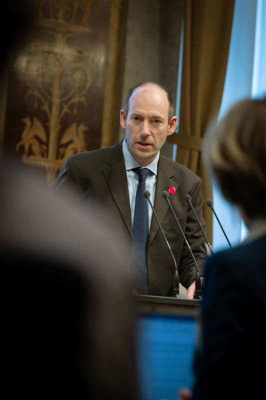 Am Redner:innenpult Bundesrat Karl-Arthur Arlamovsky (OF)