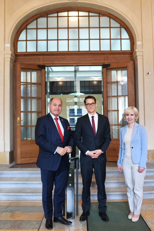 Von links: Nationalratspräsident Woflgang Sobotka (ÖVP), Vizepräsidenten der Schweizerischen Nationalbank Martin Schlegel, Österreichische Botschafterin in der Schweiz Maria Rotheiser-Scotti