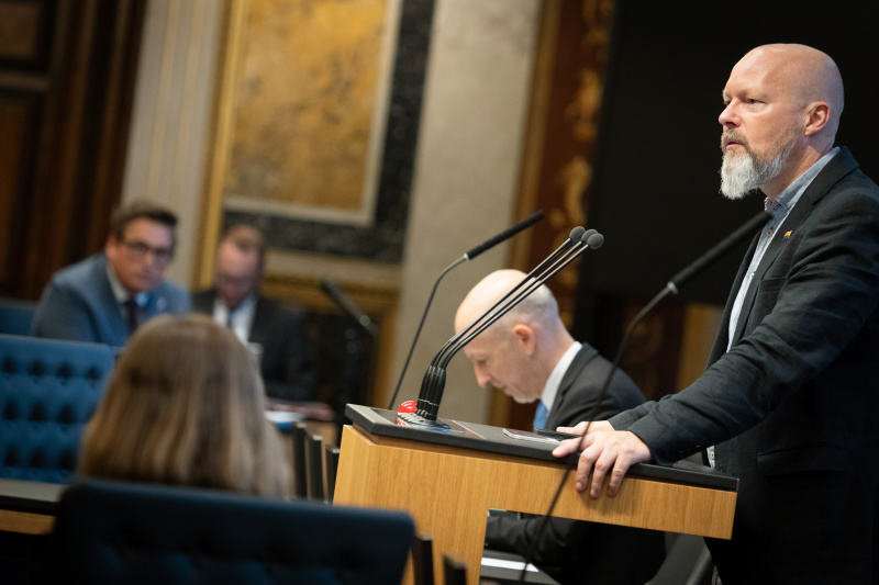 Am Redner:innenpult Bundesrat Marco Schreuder (GRÜNE)