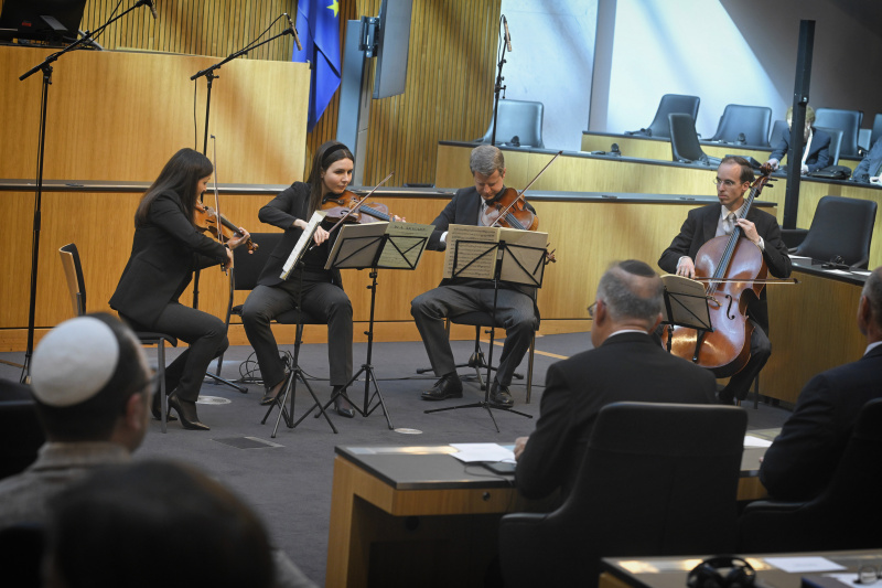 Musikalische Untermalung durch die Wiener Philharmoniker