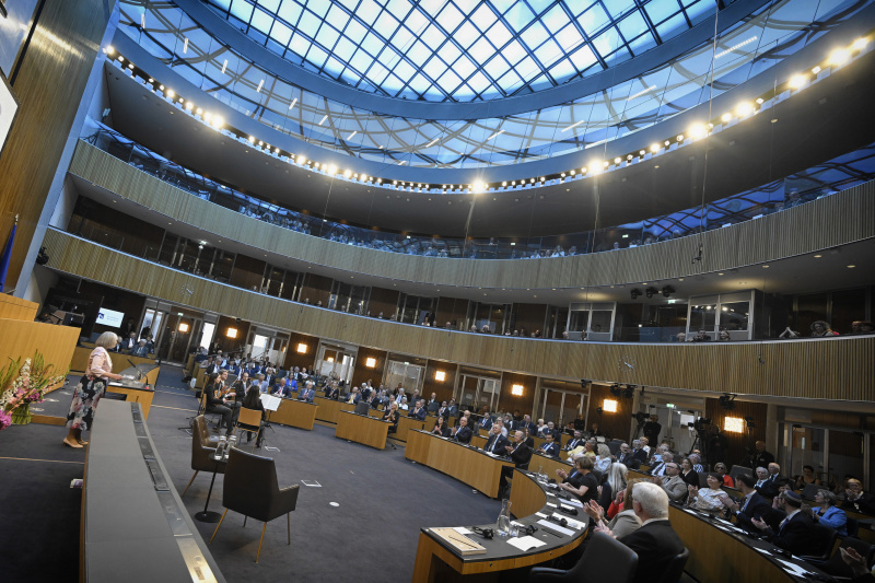 Blick Richtung Veranstaltungsteilnehmer:innen