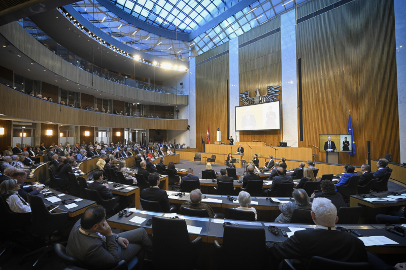 Blick Richtung Veranstaltungsteilnehmer:innen