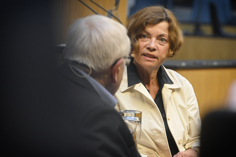 Interview. Von links: Zeitzeuge Heinrich Ehlers, Journalistin Renata Schmidtkunz