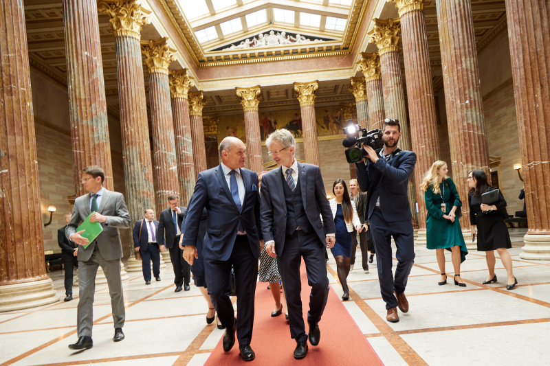 Von links: Nationalratspräsident Wolfgang Sobotka (ÖVP), Senatspräsident des tschechischen Parlaments Miloš Vystrčil