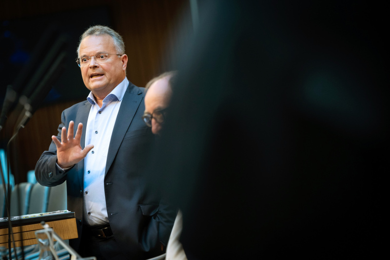 Nationalratsabgeordneter Gerald Hauser (FPÖ) am Redner:innenpult