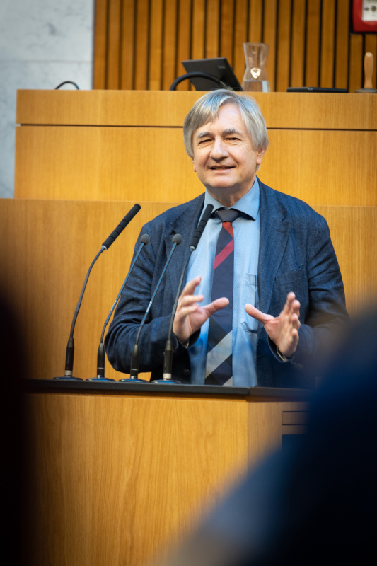 Nationalratsabgeordneter Josef Smolle (ÖVP) am Redner:innenpult