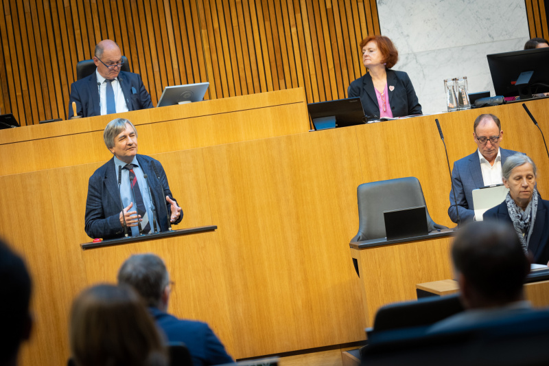 Nationalratsabgeordneter Josef Smolle (ÖVP) am Redner:innenpult