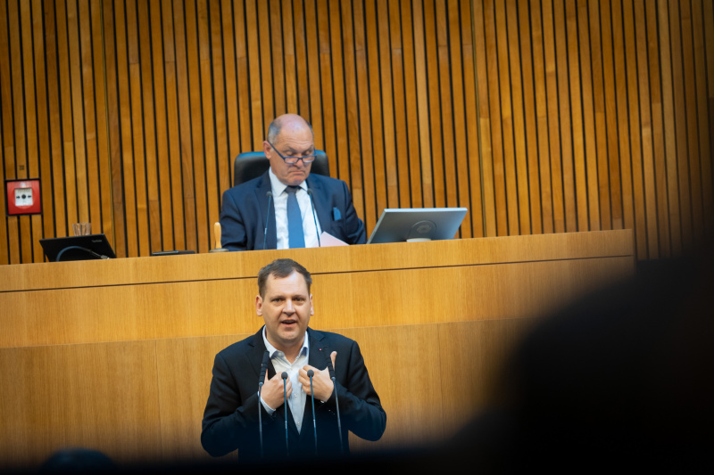 Klubobmann Philip Kucher (SPÖ) am Redner:innenpult