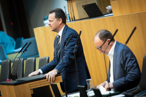 Nationalratsabgeordneter Gerhard Kaniak (FPÖ) am Redner:innenpult