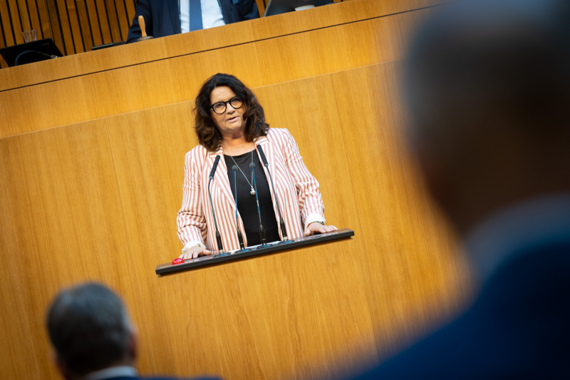 Nationalratsabgeordnete Elisabeth Scheucher-Pichler (ÖVP) am Redner:innenpult