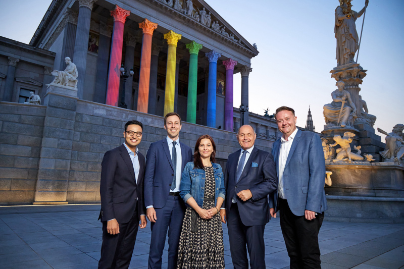 Von links: Nationalratsabgeordneter Yannick Shetty (NEOS), Nationalratsabgeordneter Nico Marchetti (ÖVP), Nationalratsabgeordnete Ewa Ernst-Dziedzic (GRÜNE), Nationalratspräsident Wolfgang Sobotka (ÖVP), Nationalratsabgeordneter Mario Lindner (SPÖ)