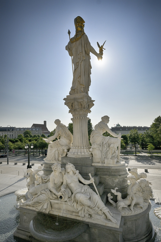Pallas Athene Brunnen mit Blick zur Ringstraße
