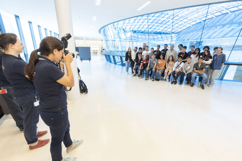 Gruppenfoto mit allen Teilnehmer:innen