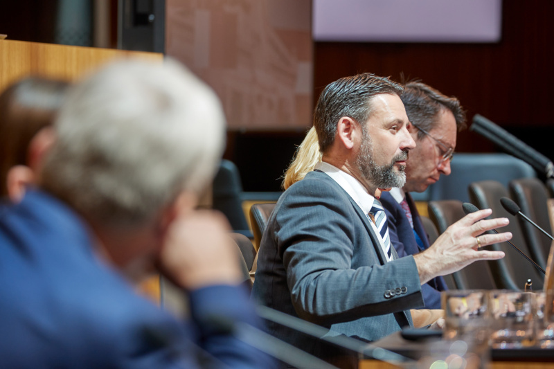 Session 2, moderation by Friedrich Ofenauer, Chairman of the Austrian Parliamentary Commission for the Federal Armed Forces, Member of the National Council of Austria