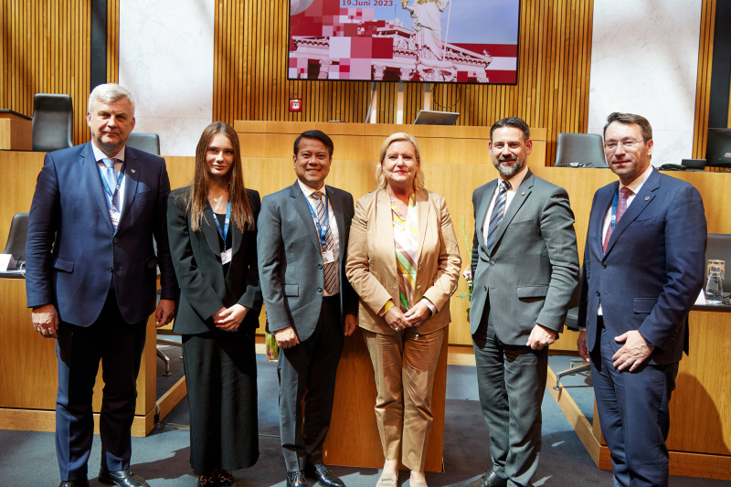 Session 2, from left: Mariia Ushchapivska, Representative of the Commissioner for the Observance of Human Rights in the System of Bodies of the Security, Defence Sector, Beda Angeles Epres, Commissioner of the Commission on Human Rights, The Philippines, Eva Högl, Parliamentary Commissioner for the Armed Forces, Germany, Friedrich Ofenauer, Chairman of the Austrian Parliamentary Commission for the Federal Armed Forces, Member of the National Council of Austria, Johann Frank, Director Cabinet of the Chairman of the European Union Military Committee