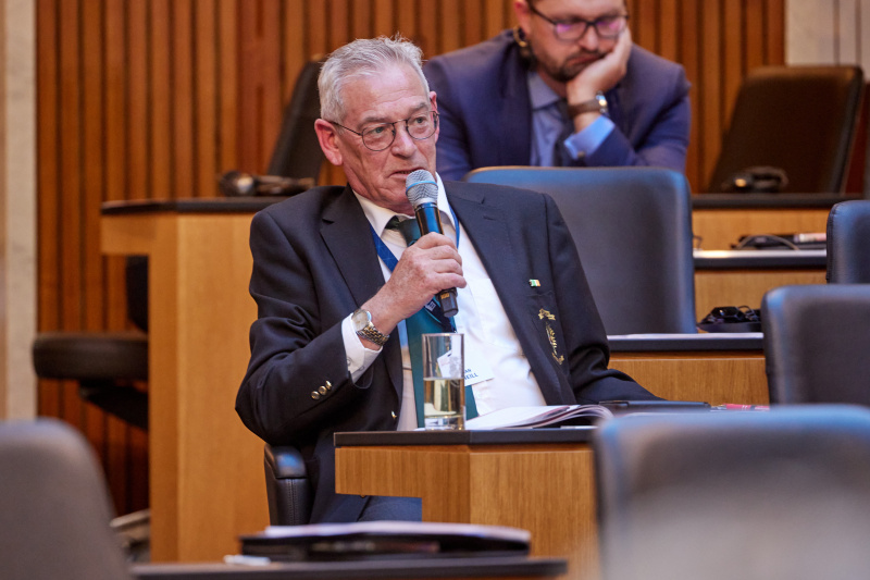 Session 3 - Debate - Question of participant