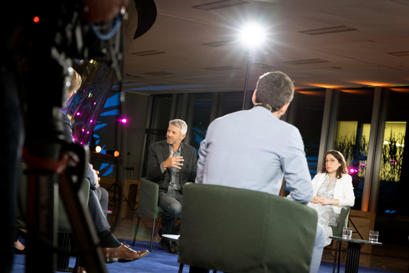 Von links: Reinhard Steurer - Universität für Bodenkultur, Nationalratsabgeordnete Julia Herr (SPÖ)