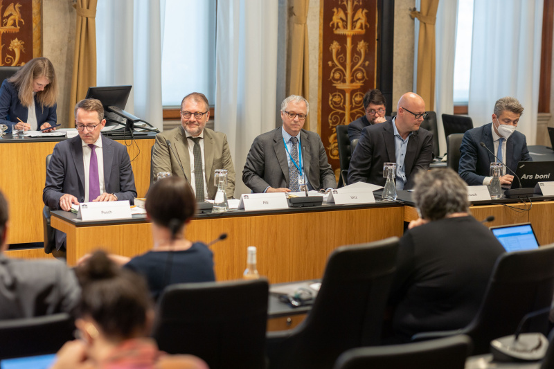 Blick Richtung Expert:innen - von Links:  Albert Posch - Sektionschef, Michael Pilz - Rechtsanwalt, . Christoph Urtz, Leonhard Dobusch, Nikolaus Forgo