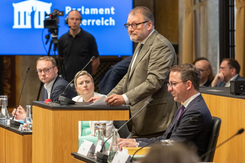 Am Rednerpult: Michael Pilz - Rechtsanwalt