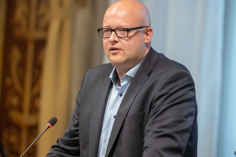 Am Rednerpult: Leonard Dobusch Experte