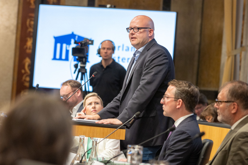 Am Rednerpult: Leonard Dobusch Experte