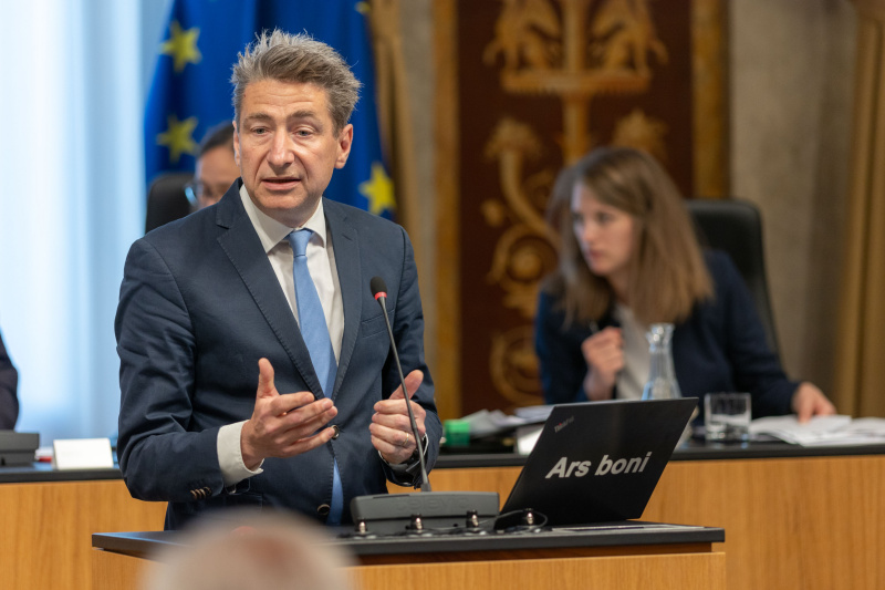 Am Rednerpult: Nikolaus Forgo