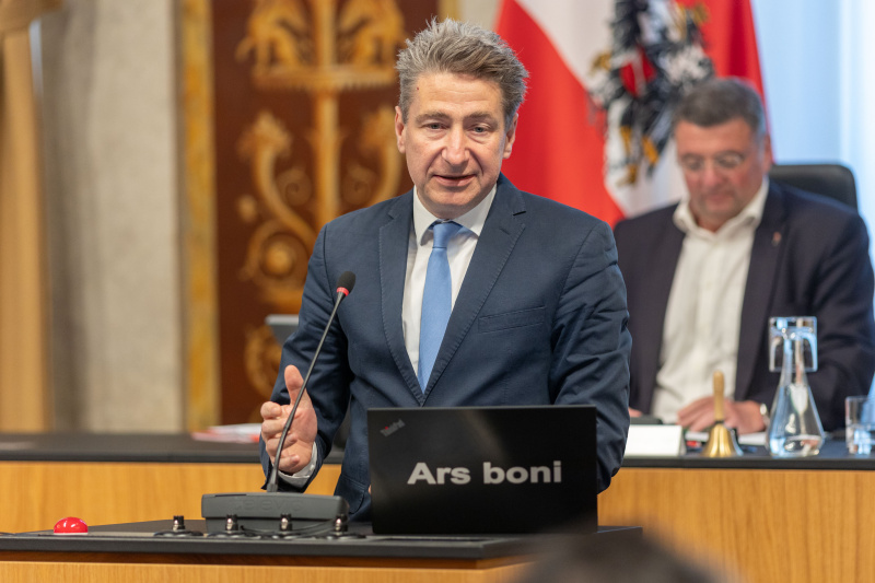 Am Rednerpult: Nikolaus Forgo