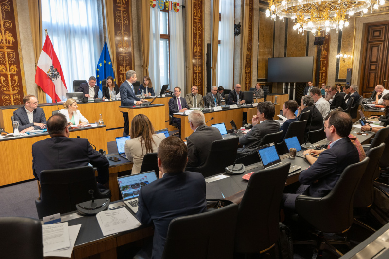 Am Rednerpult: Nikolaus Forgo