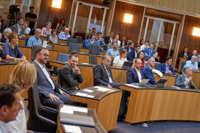 Blick auf die Veranstaltungsteilnehmer:innen