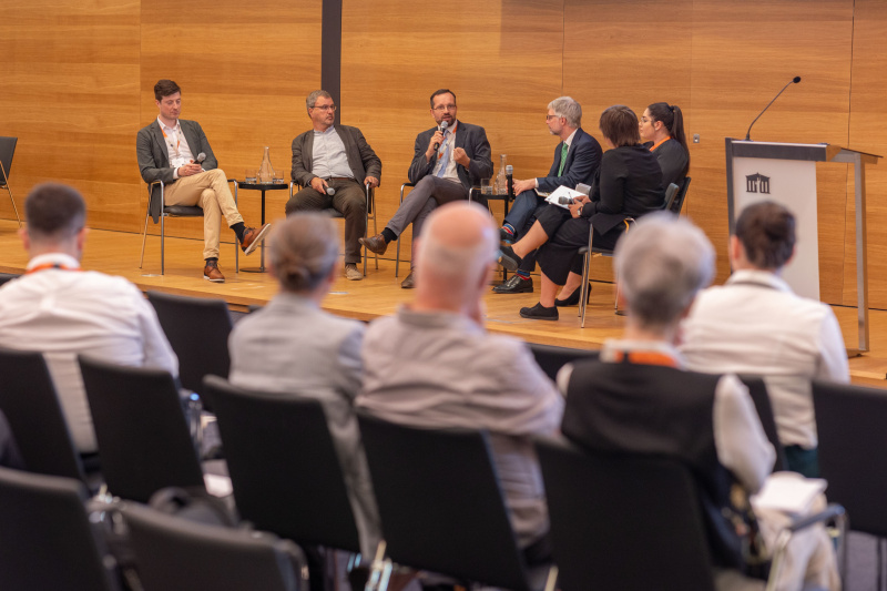 Panel I: Different types of evidence in(to) parliamentary processes