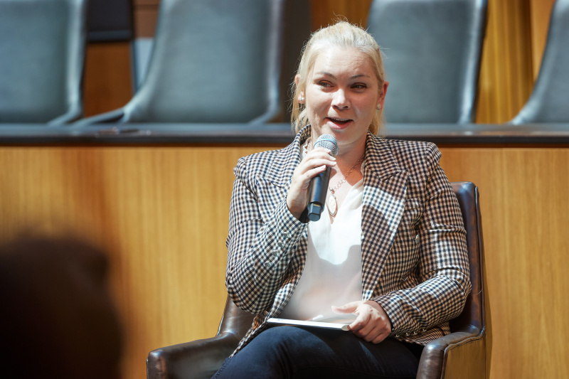 Panel mit Vertreter:innen der Parlamentsklubs. Nationalratsabgeordnete Eva-Maria Himmelbauer (ÖVP)