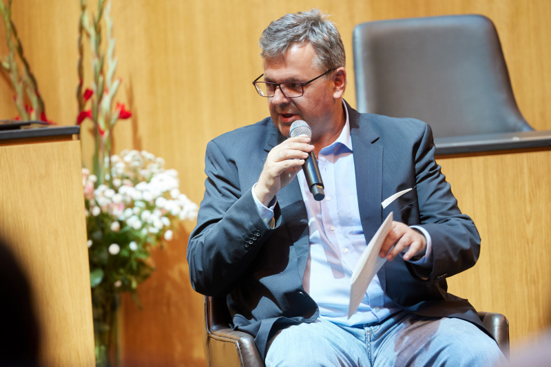 Panel mit Vertreter:innen der Parlamentsklubs. Nationalratsabgeordneter Gerhard Deimek (FPÖ)