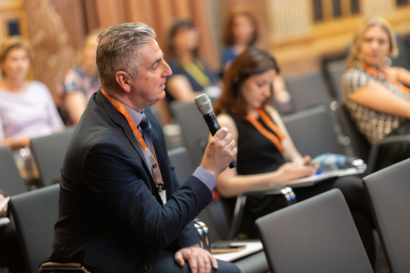 Panel Session: "The role of parliaments in international relations". Frage aus dem Publikum