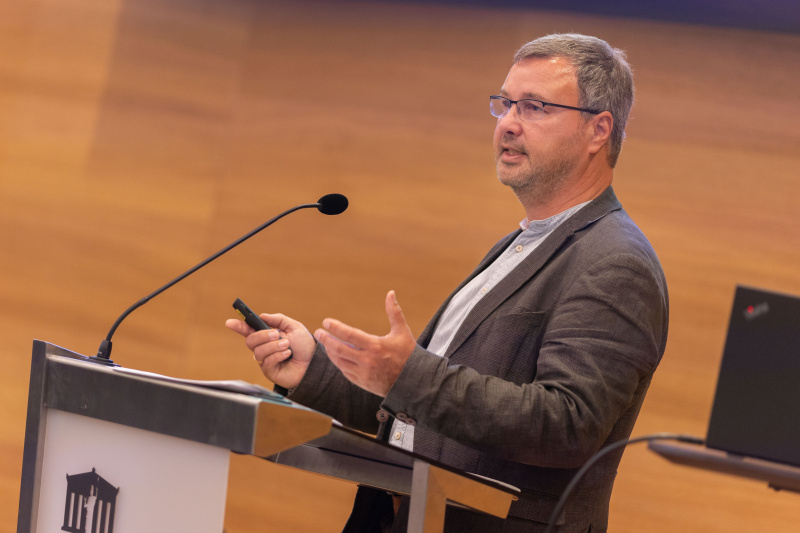 Panel Session I: "Different types of evidence in(to) parliamentary processes". Am Wort: Harald Niederhuber, Parlamentsdirektion