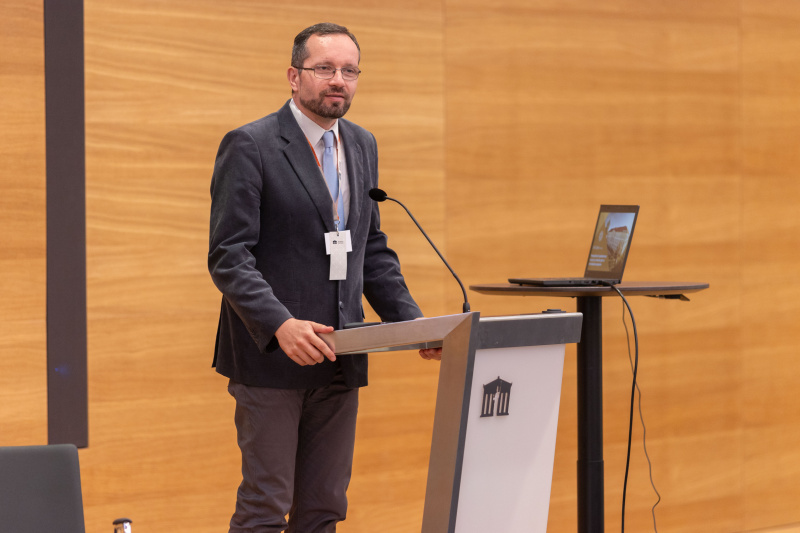 Panel Session I: "Different types of evidence in(to) parliamentary processes". Am Wort Zsolt Szabbó