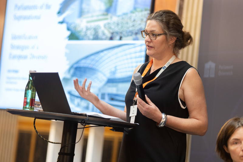 Panel Session: "The role of parliaments in international relations" Am Wort: Julia Rüdiger