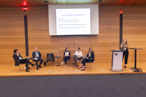 Panel III: "Parliaments dealing with uncertain knowledge". Diskussionsrunde. Am Rednerpult: Sonja Riegler - Universität Wien