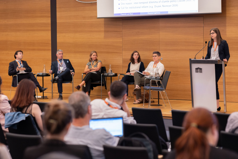 Panel III: "Parliaments dealing with uncertain knowledge". Am Rednerpult: Katrin Praprotnik (University of Graz)