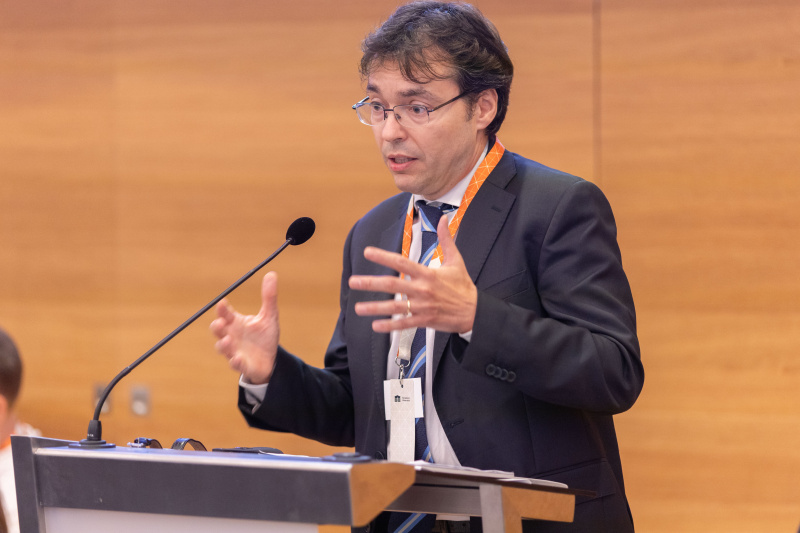 Panel III: "Parliaments dealing with uncertain knowledge". Am Rednerpult Dario Elia Tosi (University of Turin)