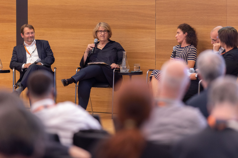 "Panel Discussion: Science-policy interface und Parlamente: Wie kann ein kontinuierlicher Austausch gestaltet sein?"