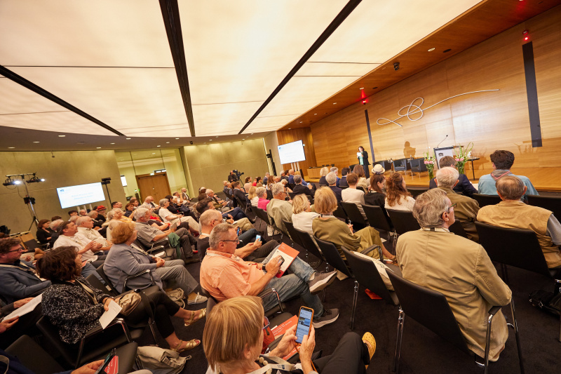 Moderation durch Petra Stuiber DER STANDARD