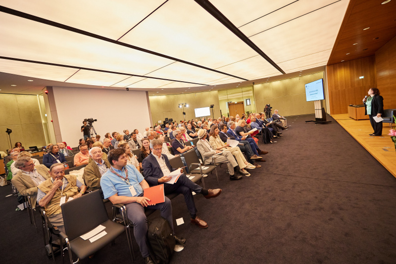 Moderation durch Petra Stuiber DER STANDARD