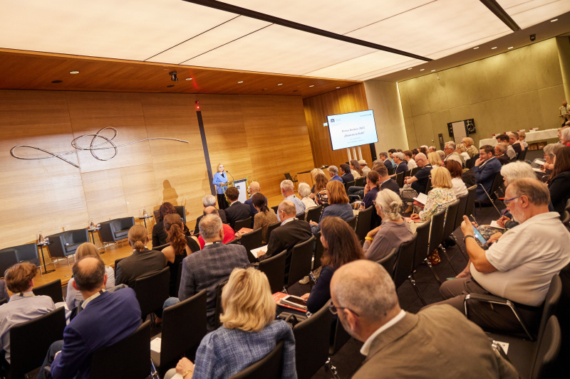 Eröffnungsworte der Zweiten Nationalratspräsidentin Doris Bures (SPÖ)