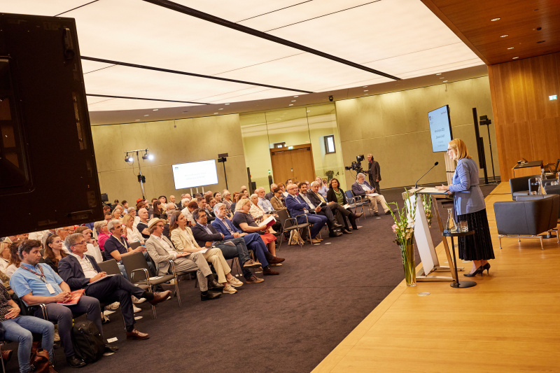 Eröffnungsworte der Zweiten Nationalratspräsidentin Doris Bures (SPÖ)