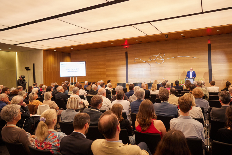 Präsentation der Arena Analyse 2023 – Chancen in Sicht durch Geschäftsführender Gesellschafter von Kovar & Partners Walter Osztovics