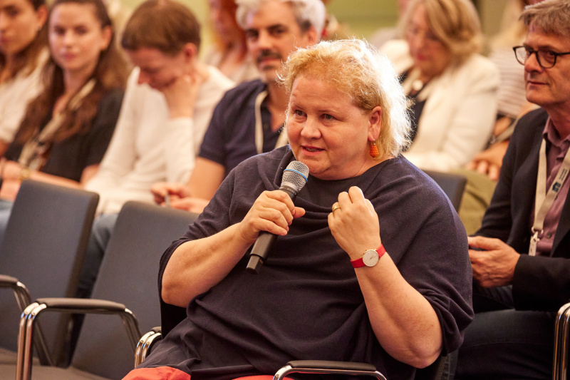 Fragerunde unter Beteiligung des Publikums. Vorsitzende der Bundesratsfraktion Korinna Schumann (SPÖ)