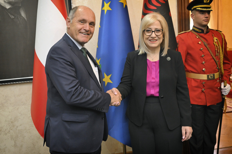Treffen mit der Parlamentspräsidentin Albaniens Lindita Nikolla. Von links: Von links: Nationalratspräsident Wolfgang Sobotka (ÖVP), Parlamentspräsidentin Albaniens Lindita Nikolla