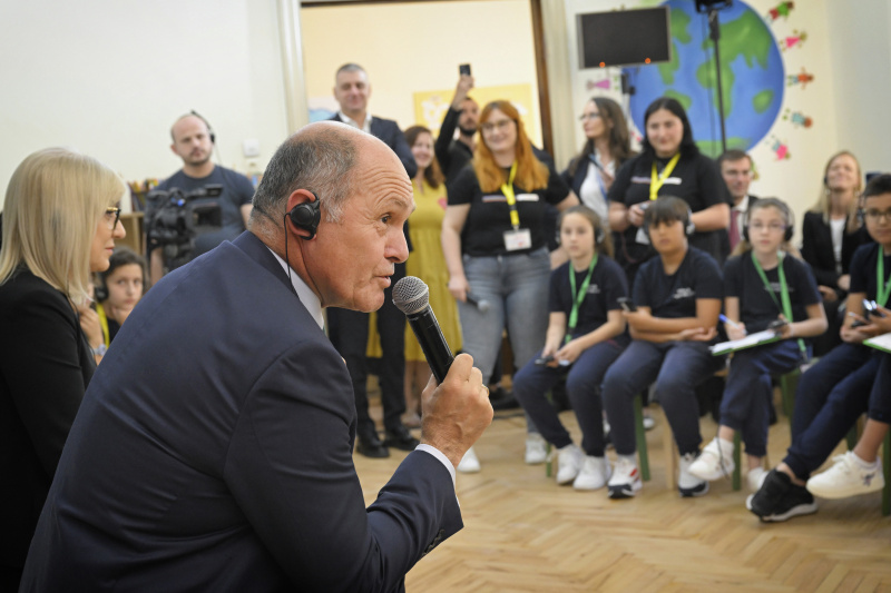 Besuch der Demokratiewerkstatt. Von links: Nationalratspräsident Wolfgang Sobotka (ÖVP), Parlamentspräsidentin Albaniens Lindita Nikolla