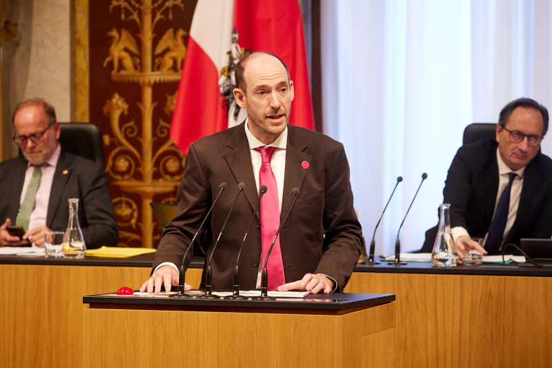 Am Rednerpult Bundesrat Karl-Arthur Arlamovsky (NEOS)