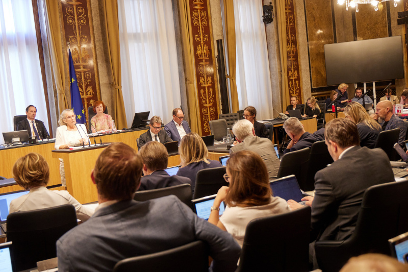 Am Rednerpult Bundesrätin Simone Jagl (GRÜNE)